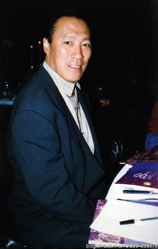 他曾任香港总督察 向华强杨受成也敬他三分 70岁却仍风流不改