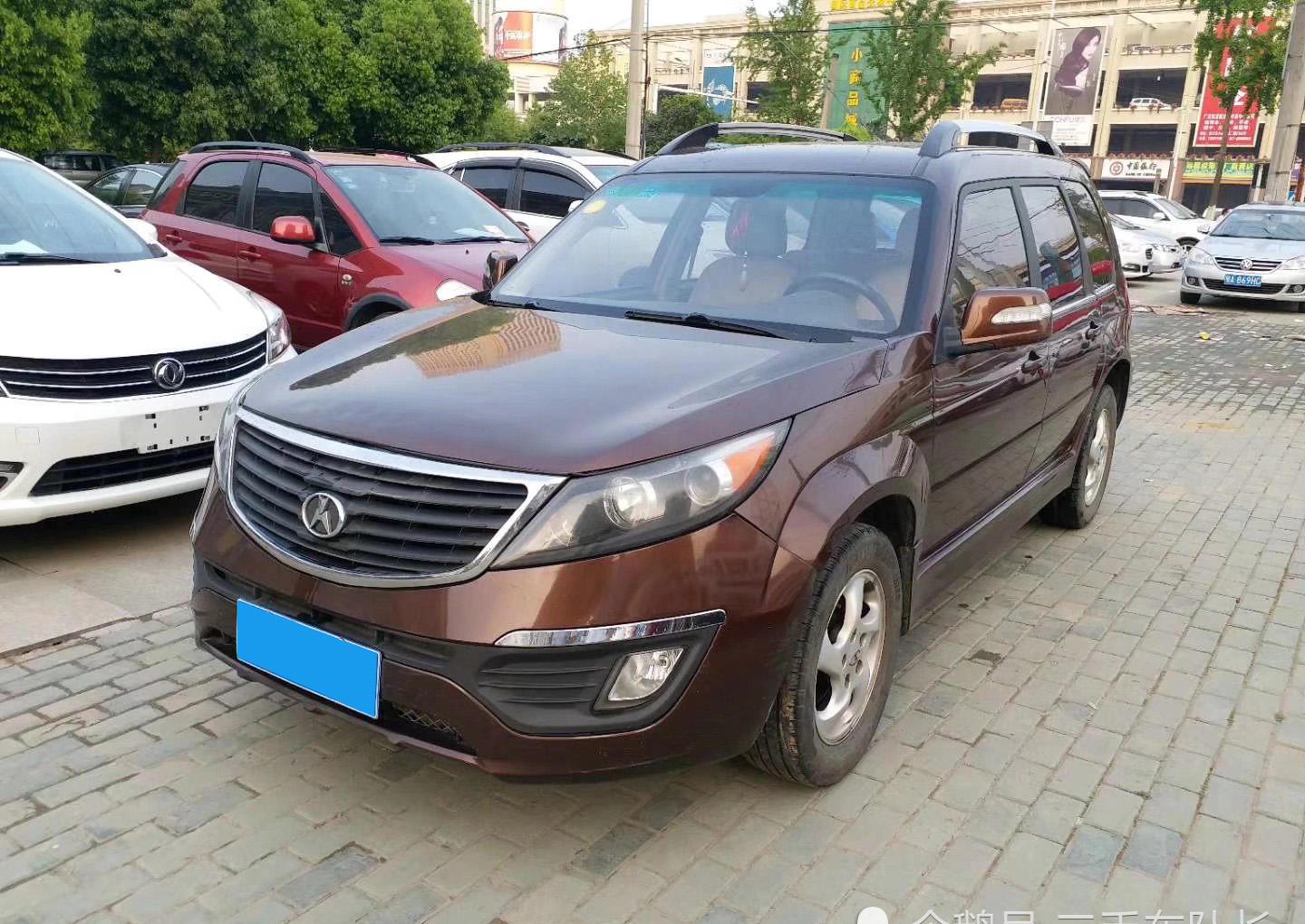 逛市场遇见一台川汽野马f12,前脸像智跑 侧面像森林人