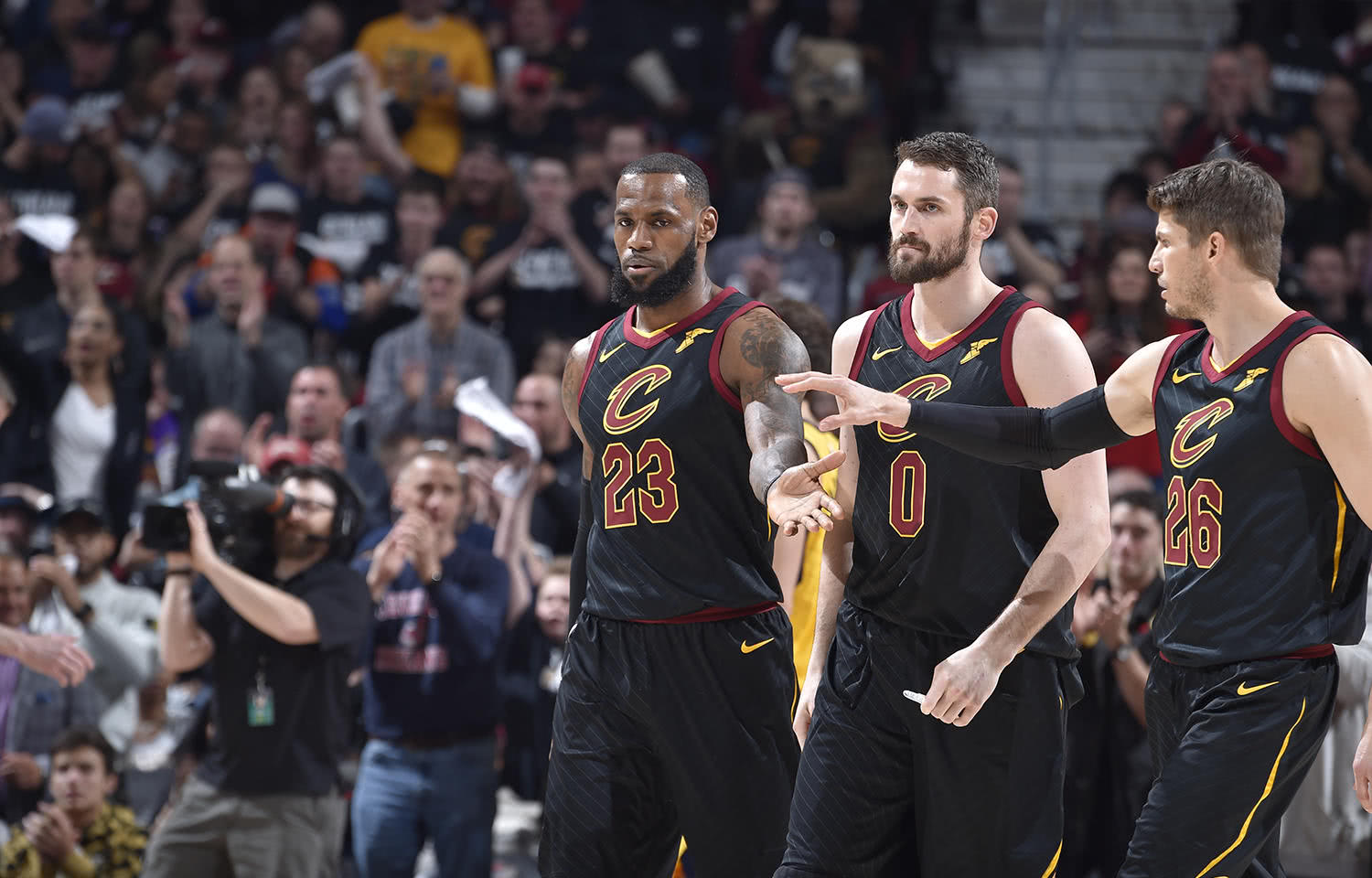 骑士解体已成定局?15 6悍将遭多队挖角,网友:跟老詹一起走吧