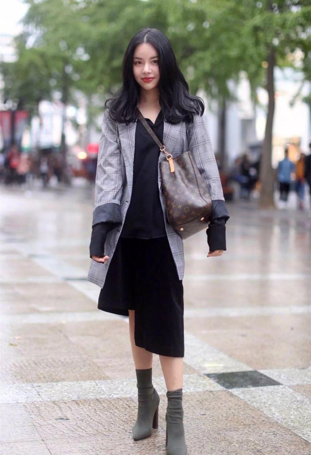 街拍穿搭: 秋天就是长裙的天下, 你今天穿了吗