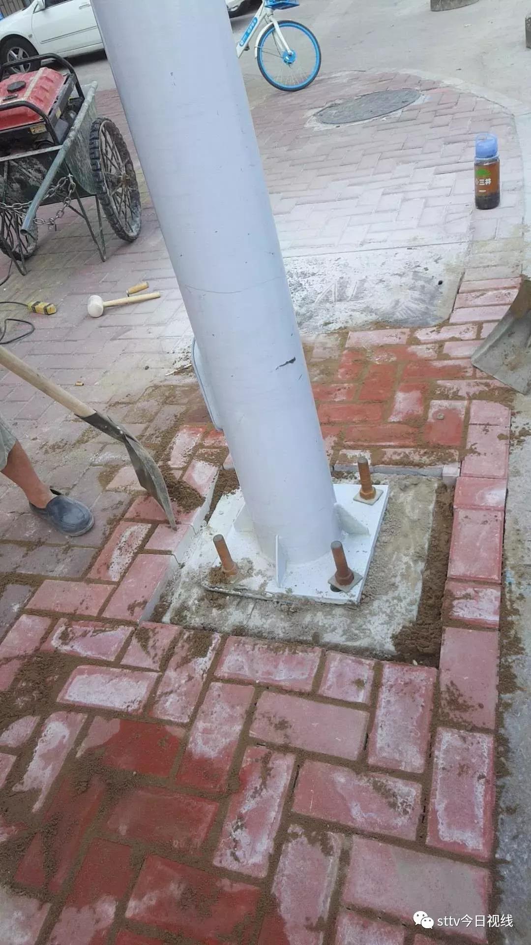 汕头市区步道砖破损原因,路灯设施在完善