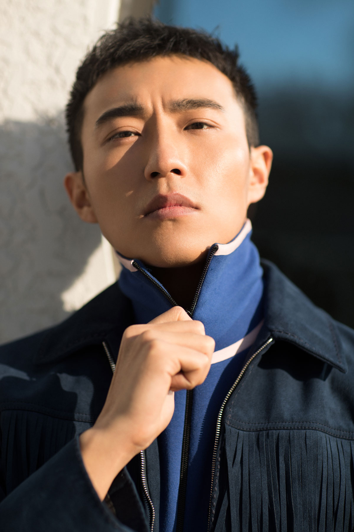 王森时尚写真曝光 休闲运动风彰显阳光型男气质