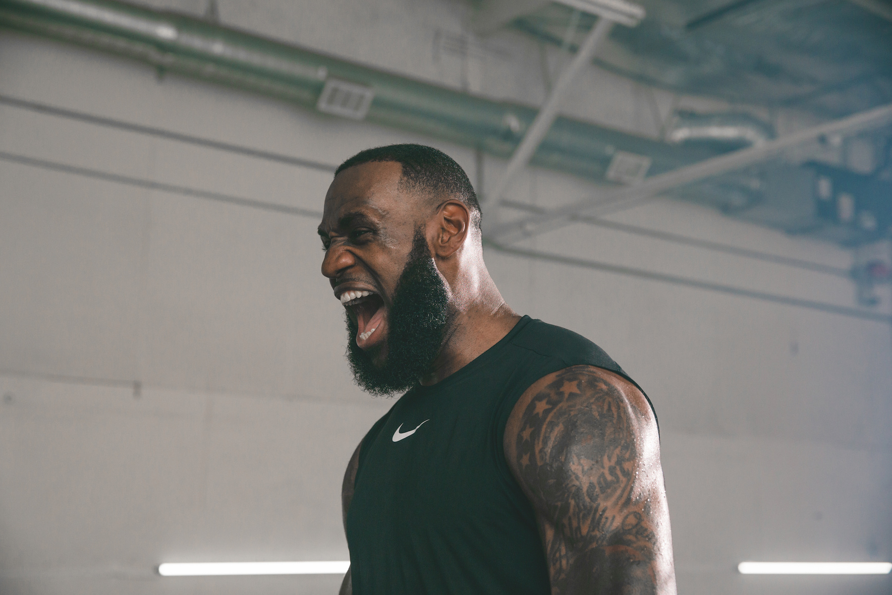 詹姆斯最近拍摄的一组宣传照,什么水平?