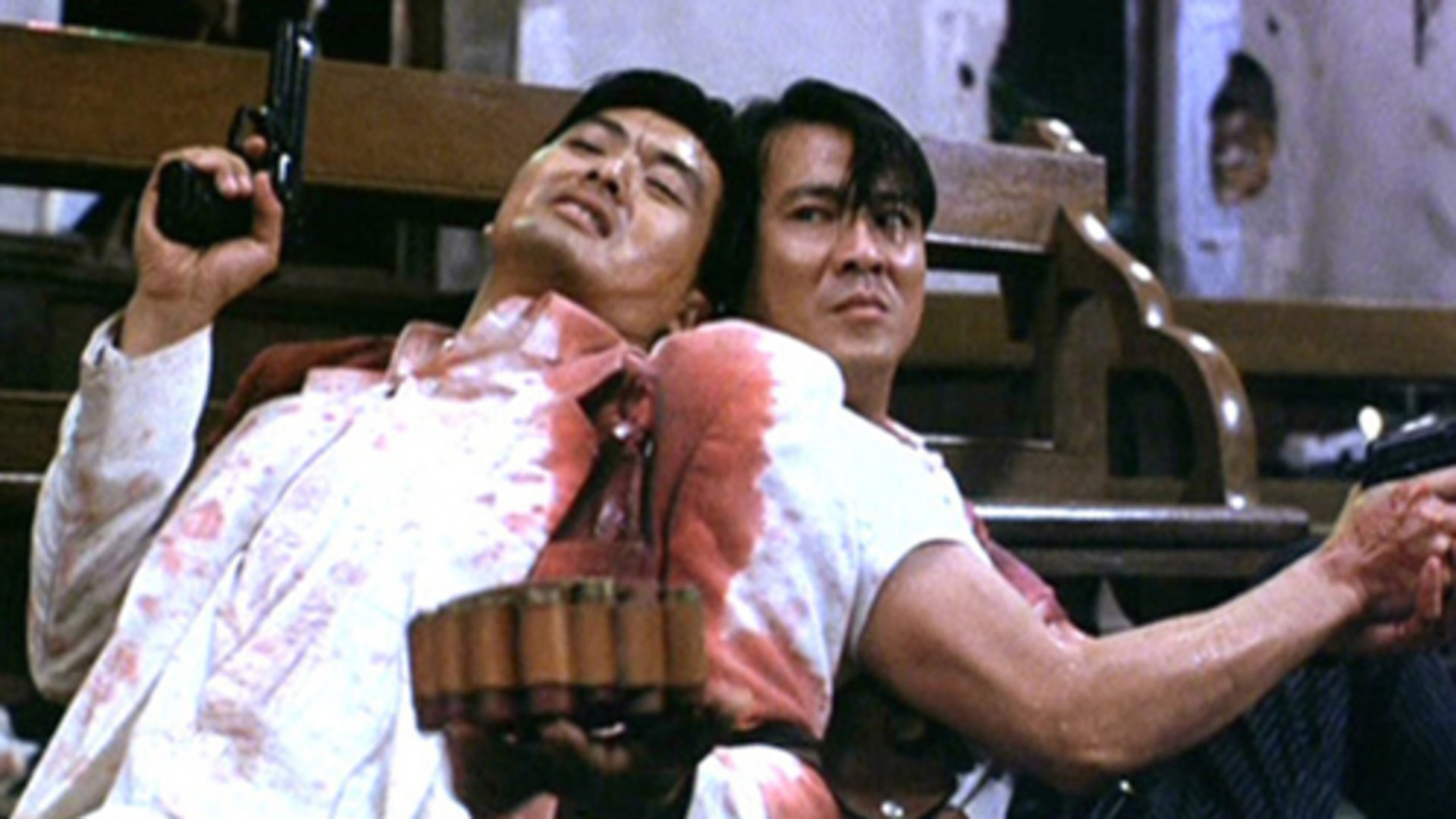 本季这件致敬《喋血双雄》的夹克瞬间勾起对香港经典老电影的情愫