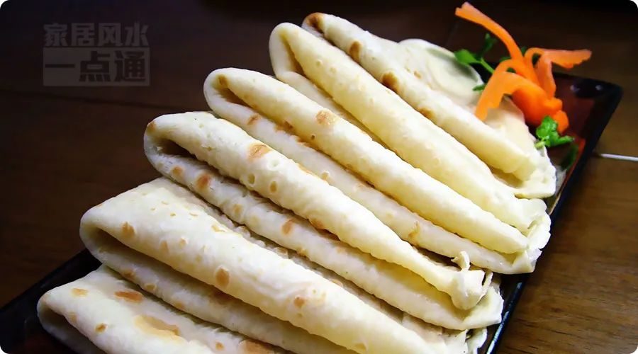 吃龙食民间认为正月里不能理发,到二月初二这一天,可借龙抬头的吉时