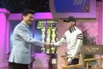 看7年前崔永元采访冯小刚时两人互动细节,画风