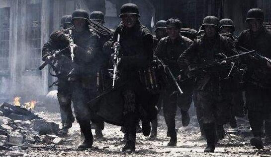 战场上密集冲锋,为何机枪扫射不到自己人,其实很简单