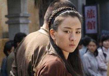 日本投降后,吕芪选择了"中立",再后来的剿匪行动中,吕芪没有投降,而是
