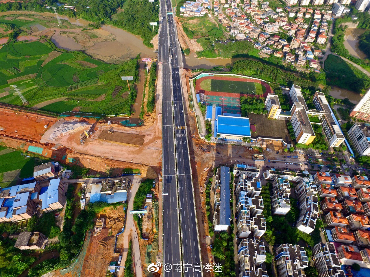 民族大道延长线仙葫段建设进展,跨线立交主桥已建成