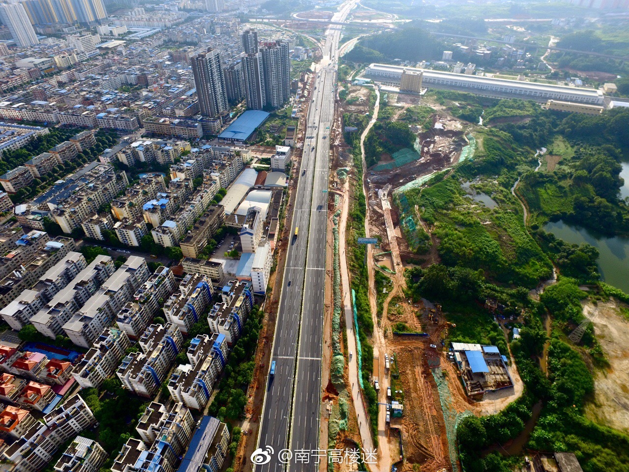 民族大道延长线仙葫段建设进展,跨线立交主桥已建成