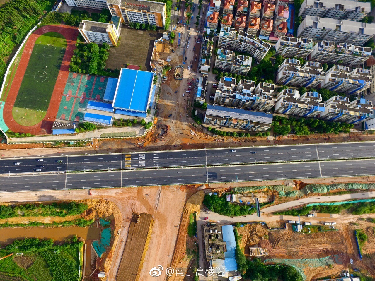 民族大道延长线仙葫段建设进展,跨线立交主桥已建成