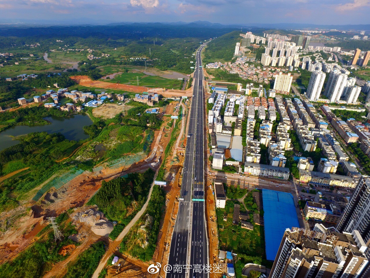 民族大道延长线仙葫段建设进展,跨线立交主桥已建成