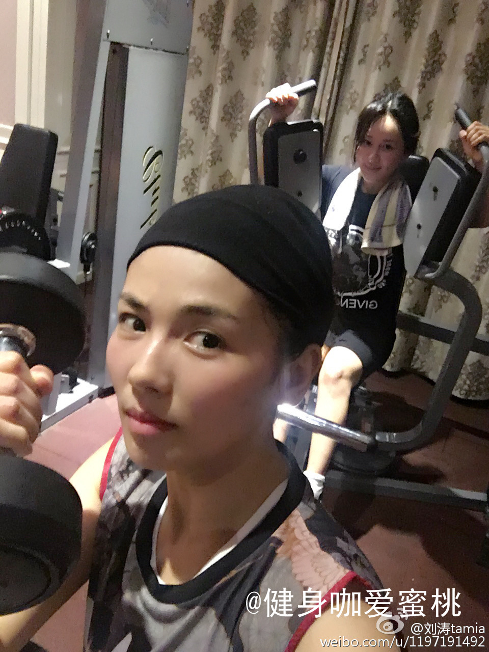 刘涛才是娱乐圈健身女神! 空中瑜伽trx器械训练通吃!