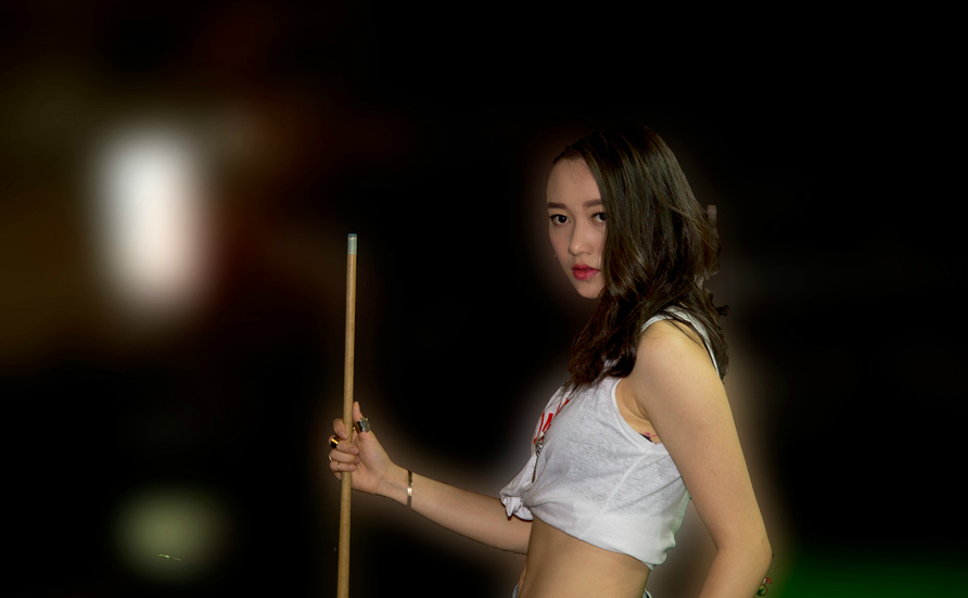 在你轻轻挥洒间球已进洞靓丽桌球美女助教靠实力月入4万