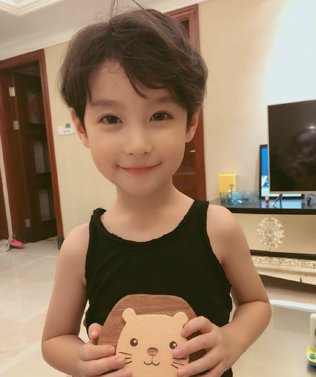 放开我北鼻萌娃现状jackson可爱apple帅气