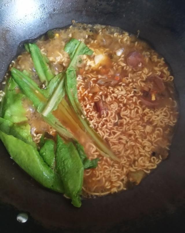 煮方便面只多了一个步骤却成一碗丰盛的美食好吃的停不下来