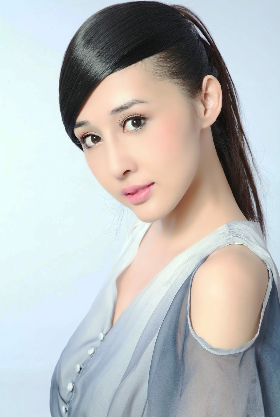 一个有着东方气质美的长发靓丽美女|人像|气质|女神_新浪新闻