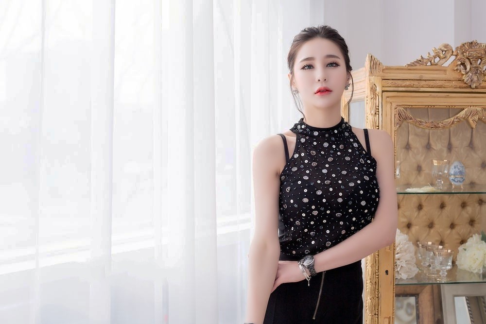 人像摄影(端庄美丽的优雅气质美女)