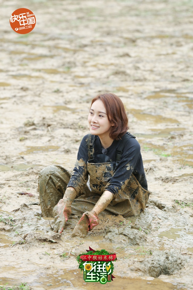 王渊慧综艺首秀 《向往的生活》趣味干农活笑料不断