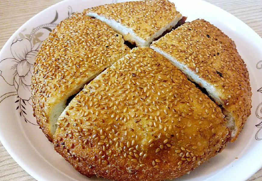 金灿灿的红豆沙黄金大圆饼,外酥里嫩,一点也不比餐馆的差