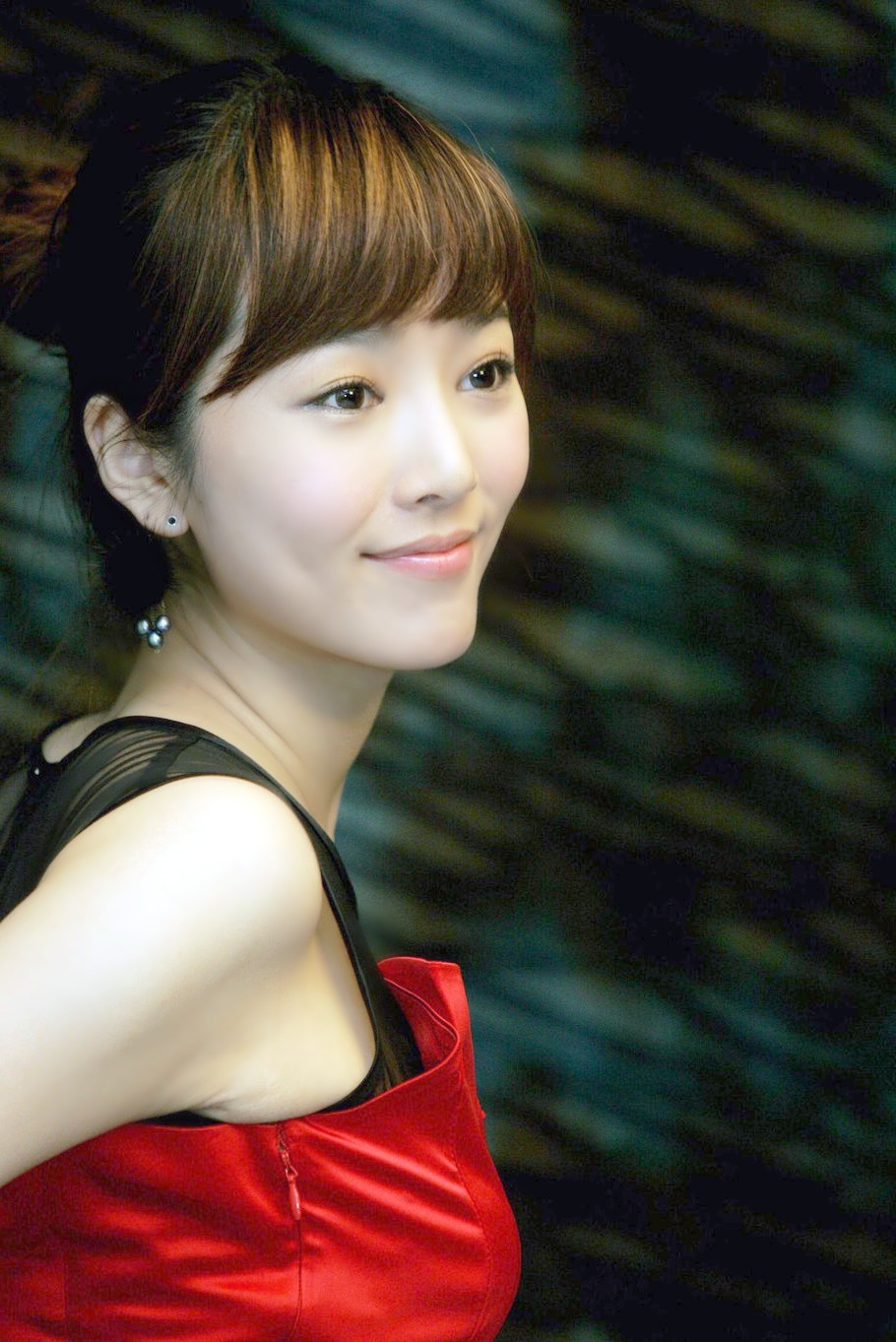 镜头下一个笑得那么开心的漂亮女艺人|人像|美女|摄影_新浪新闻