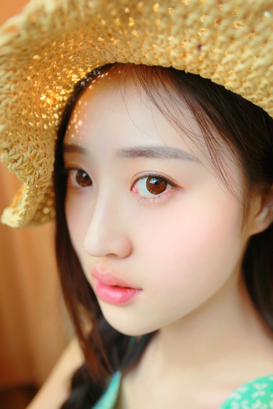 一个青涩伊人朦胧可爱的小辫子姑娘