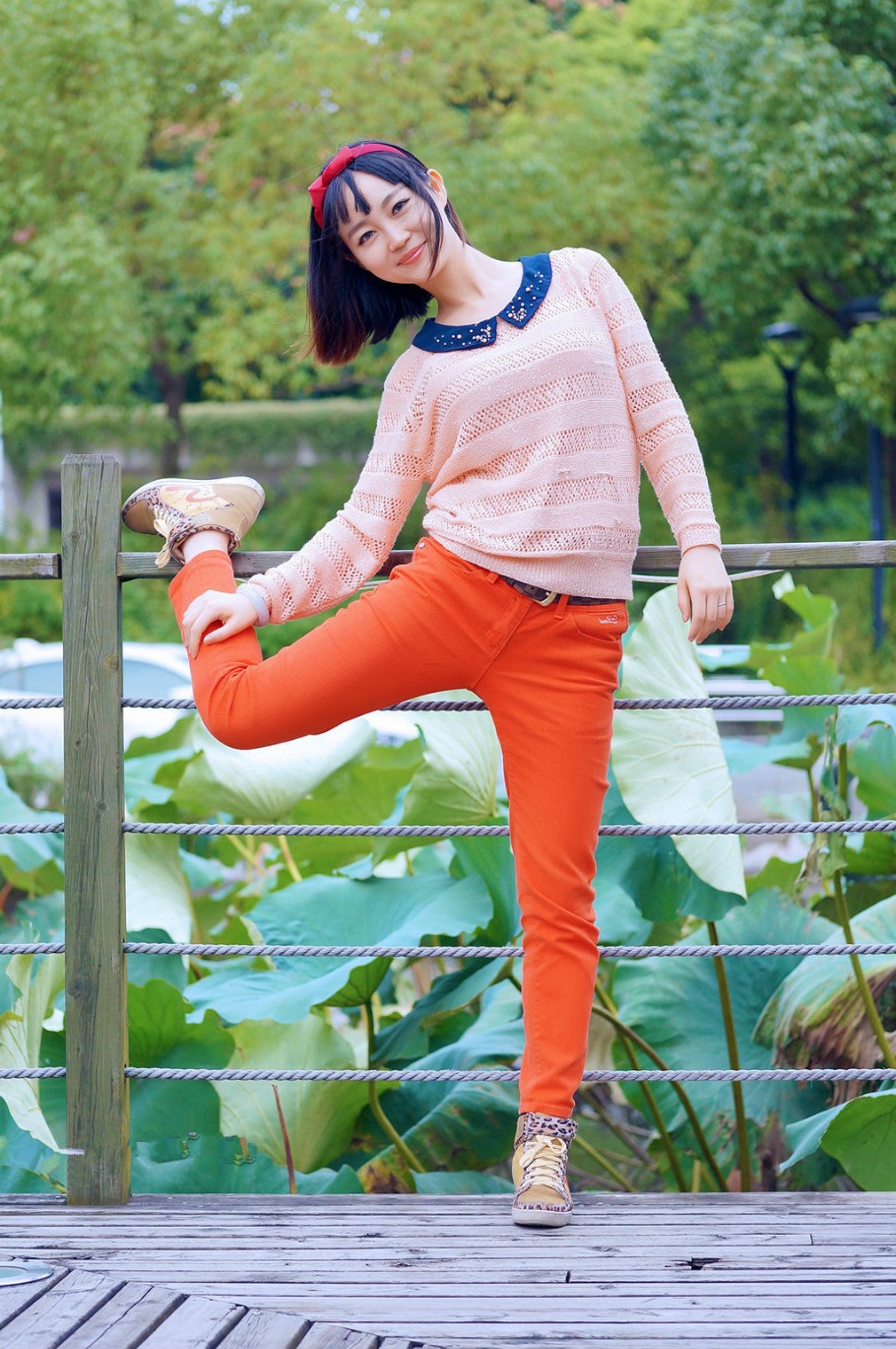 公园美景下的短发微笑女子|人像|美女|摄影_新浪新闻