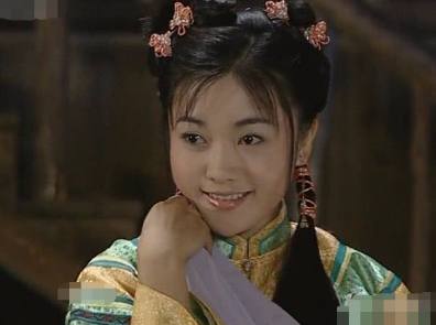 于是把自己的名字改成了刘曼逸,还一改自己以前的清纯路线,走上了性感