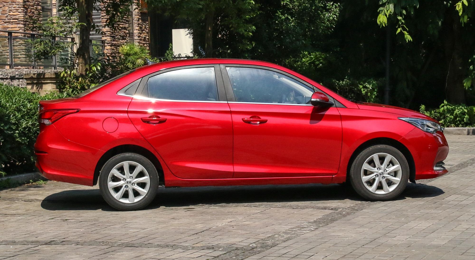 长安这车要火,起售价降8000元,自动挡仅6万,叫板飞度!