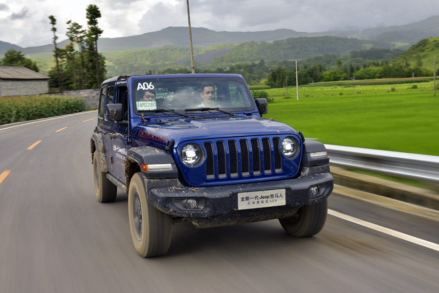 试全新牧马人,四驱增加自动模式,全系2.0t的越野车还够硬派吗