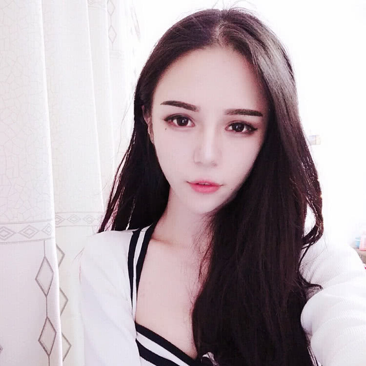 女装大佬小银极具诱惑力的一舞而热心的观众只关心裤裆