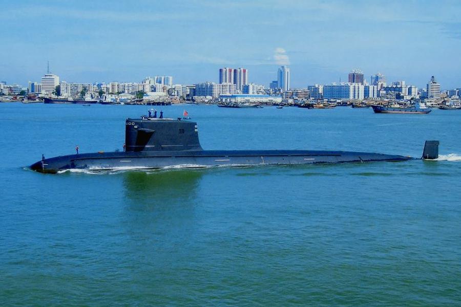 航空母舰为什么怕潜艇,尤其是攻击型核潜艇,因为核潜艇航速高,可以