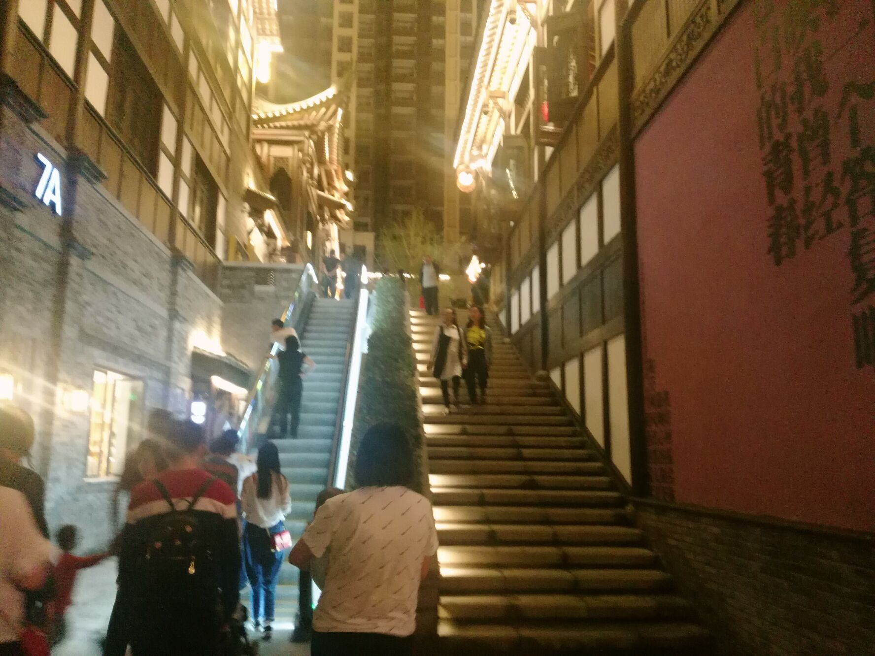 重庆弹子石老街全面开街,夜景璀璨,或成又一个网红打卡地|网红_新浪新闻