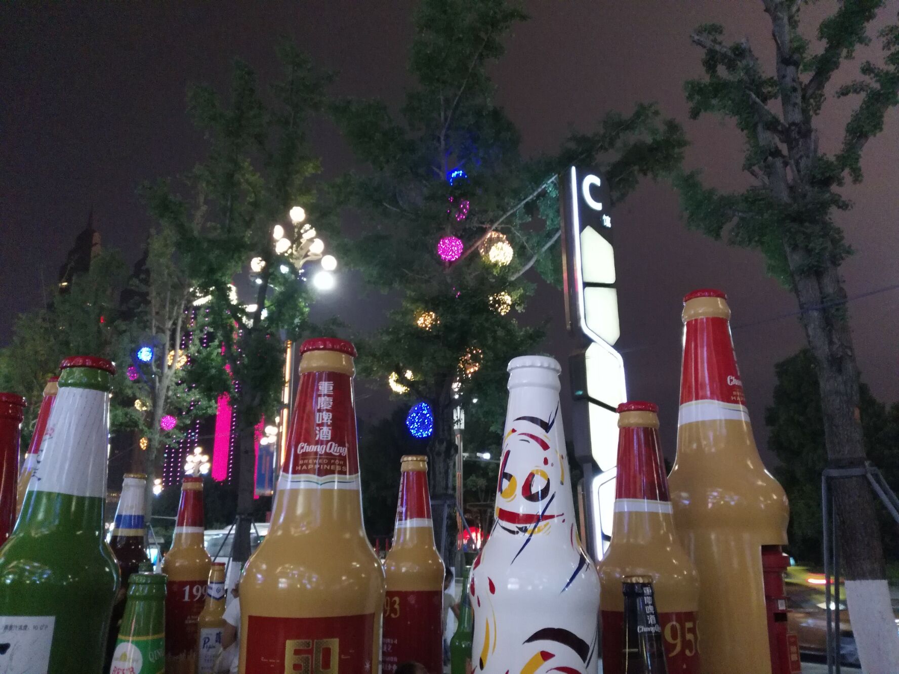 60瓶巨型啤酒空降南滨路,喜欢喝啤酒的你确定不去看下吗?