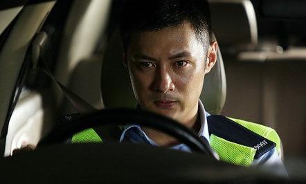 2012年,余文乐与影帝黄秋生搭戏,在影片《车手》中重拾警察形象.