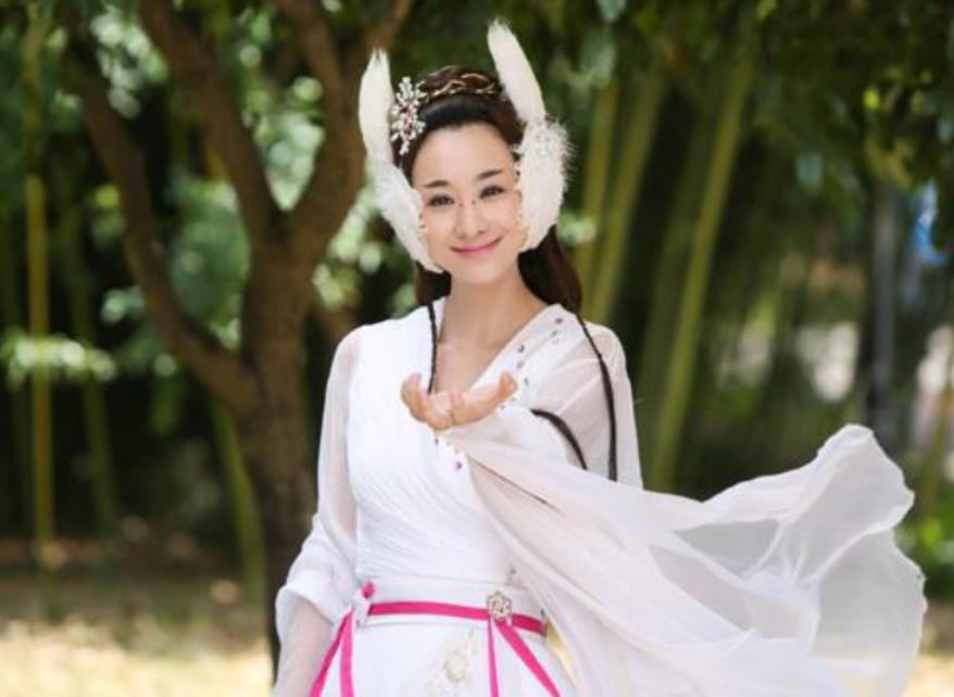 各版本狐狸精,你最喜欢哪个?第一个是经典,我却最喜欢第十六个