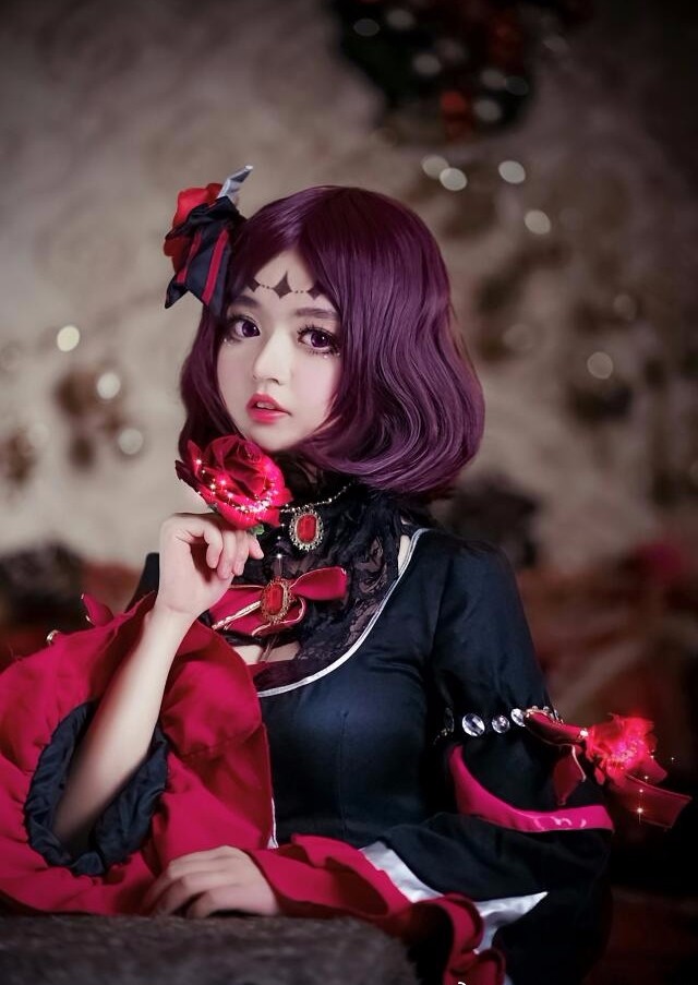 露娜作为在王者峡谷中的法系战士,以神话中月光之女为原型.