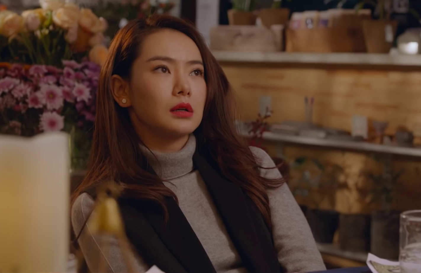 戚薇穿上职业装更加有味道_新浪看点