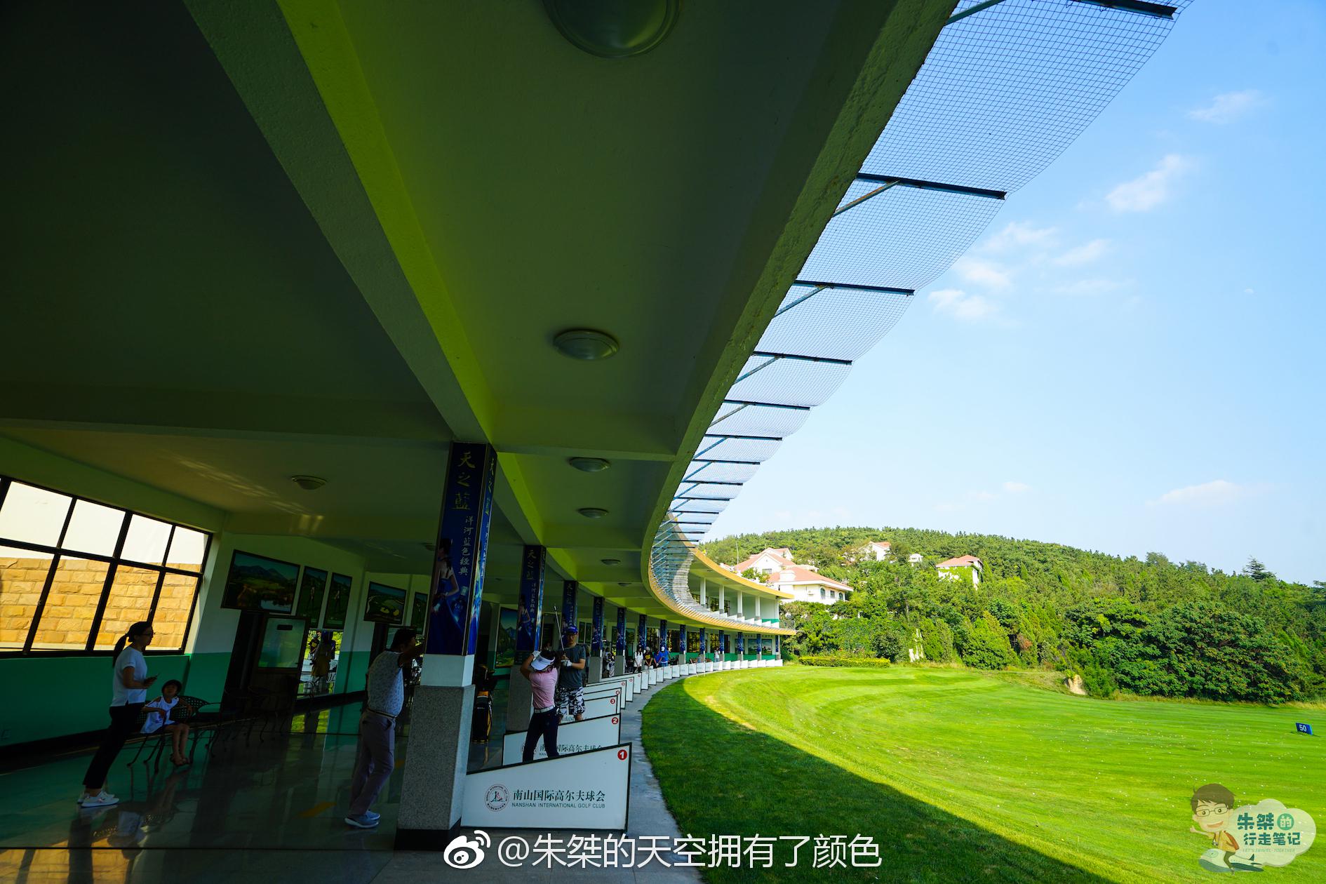 南山国际高尔夫球场位于胶东半岛山东烟台龙口依山而建