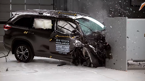 2018的丰田汉兰达到底安全不安全,看完碰撞测试你来告诉我!