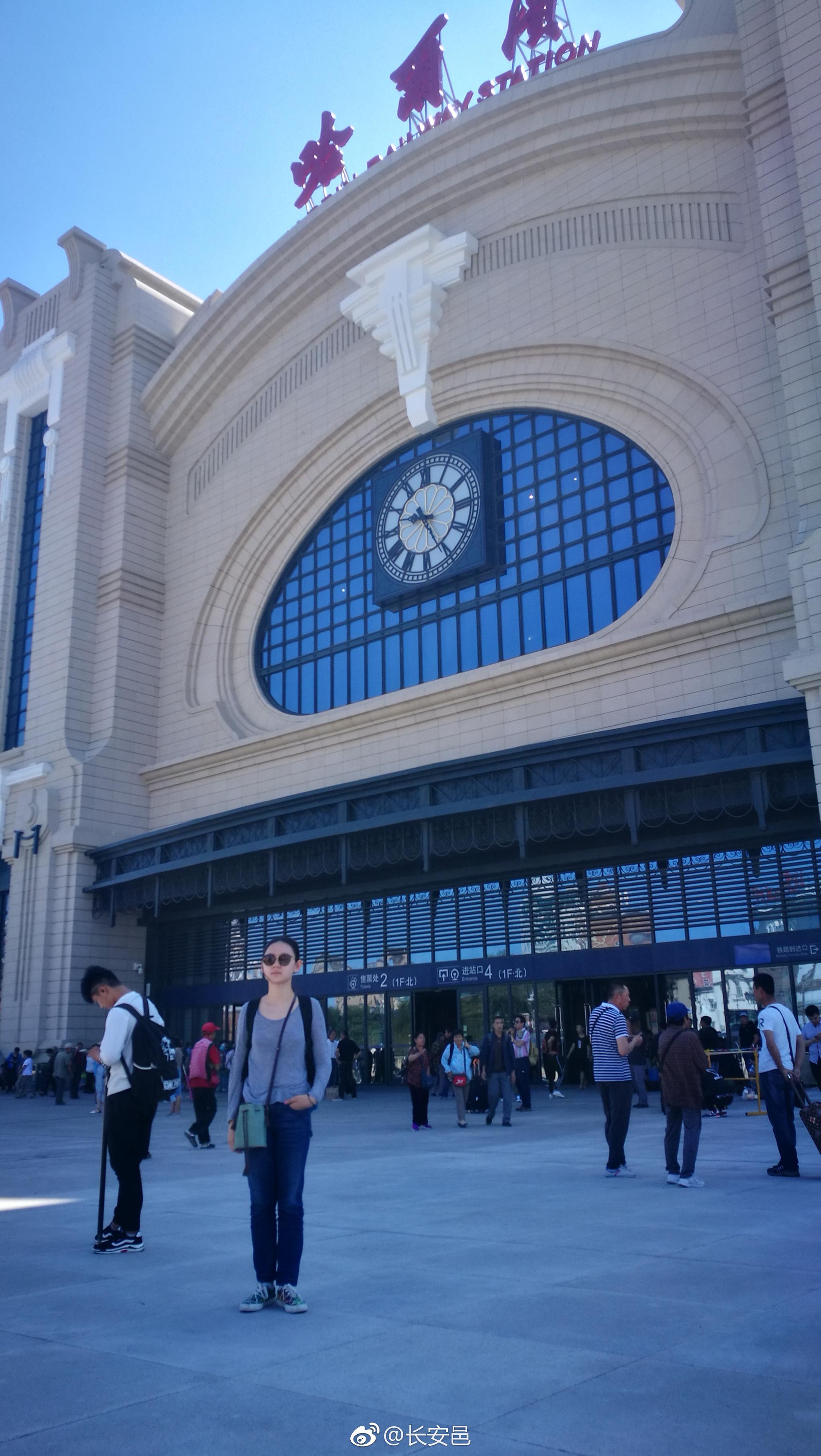 再来这里已经焕然一新,重新整修的站台依然保持了俄式工业风格.