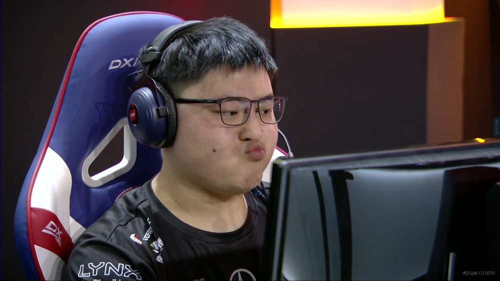 粉丝:能看到uzi这表情玩vn就够了!