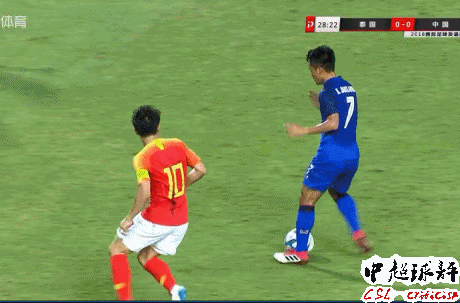 国足踢泰国都要早早拖延时间?23岁国脚1幕看不懂!