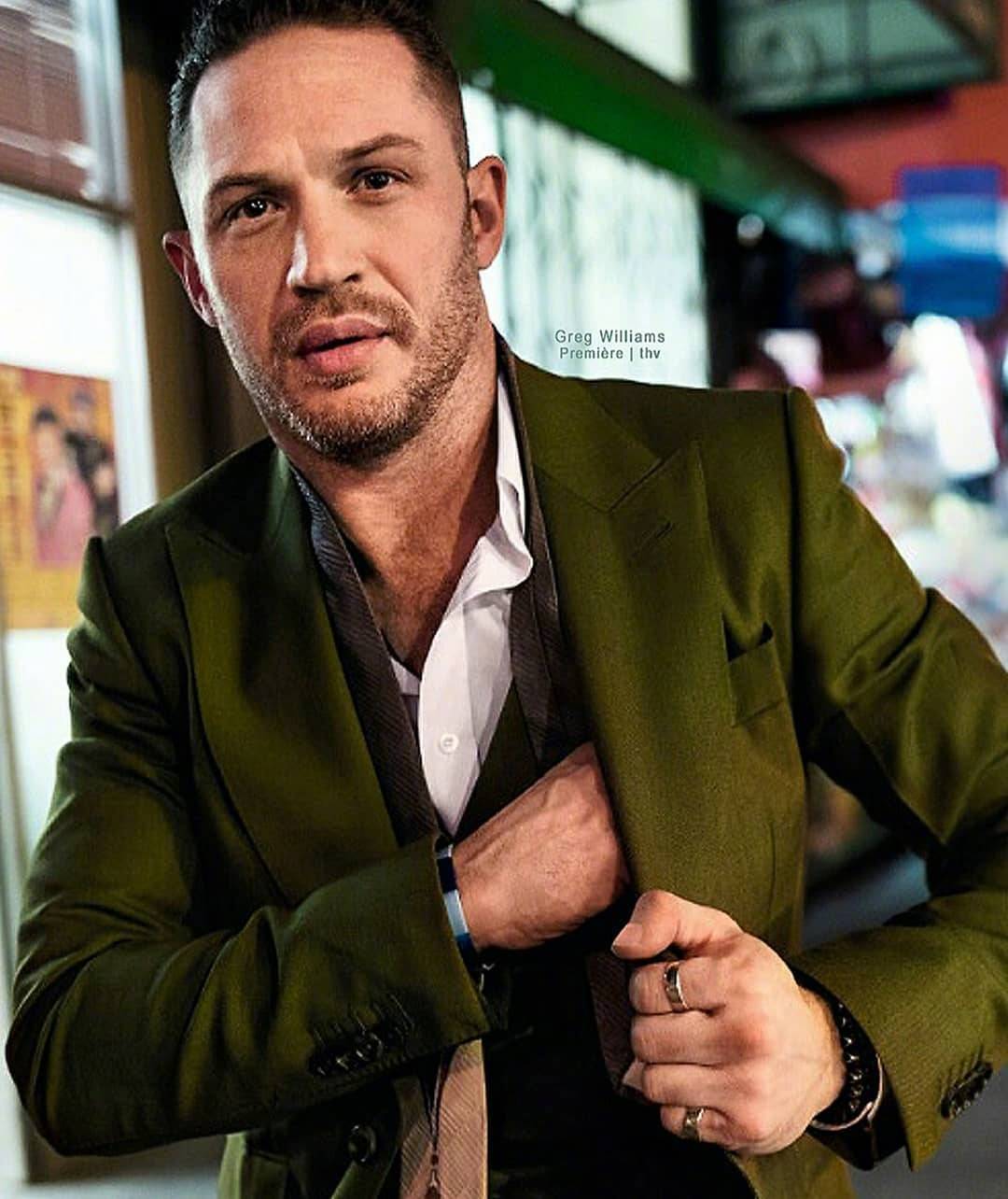 汤姆哈迪最新写真这性感的小胡子呀