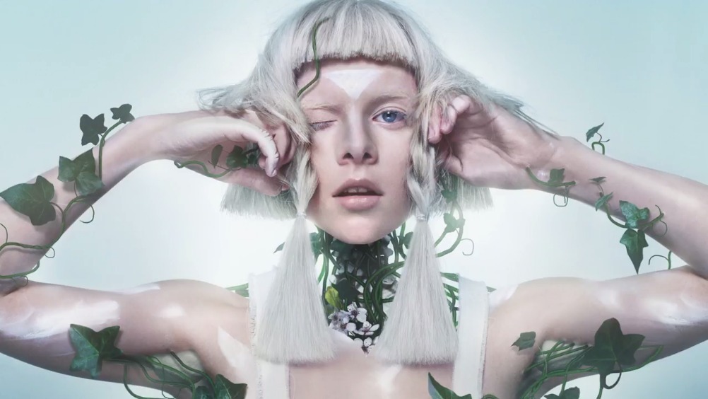 挪威女歌手aurora发布神秘预告片:our queendom.