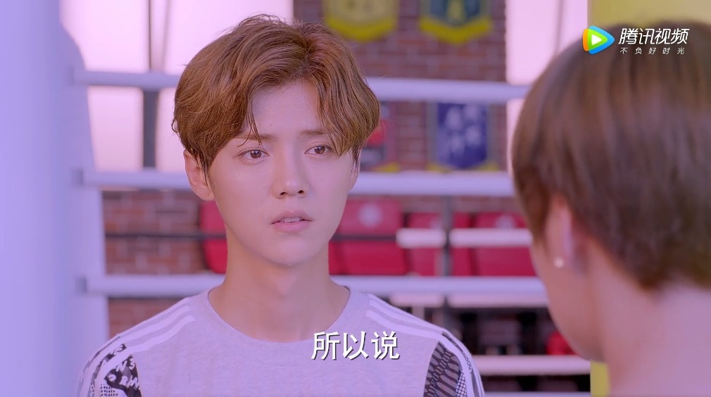 《甜蜜暴击》明天给方宇补习物理好甜,鹿晗帮助关晓彤考了100分