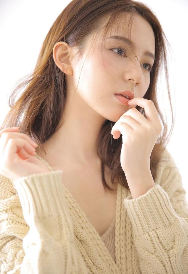 哥去世守寡嫂子供我读书,婚后我将嫂子接我家,丈夫的话让我痛哭