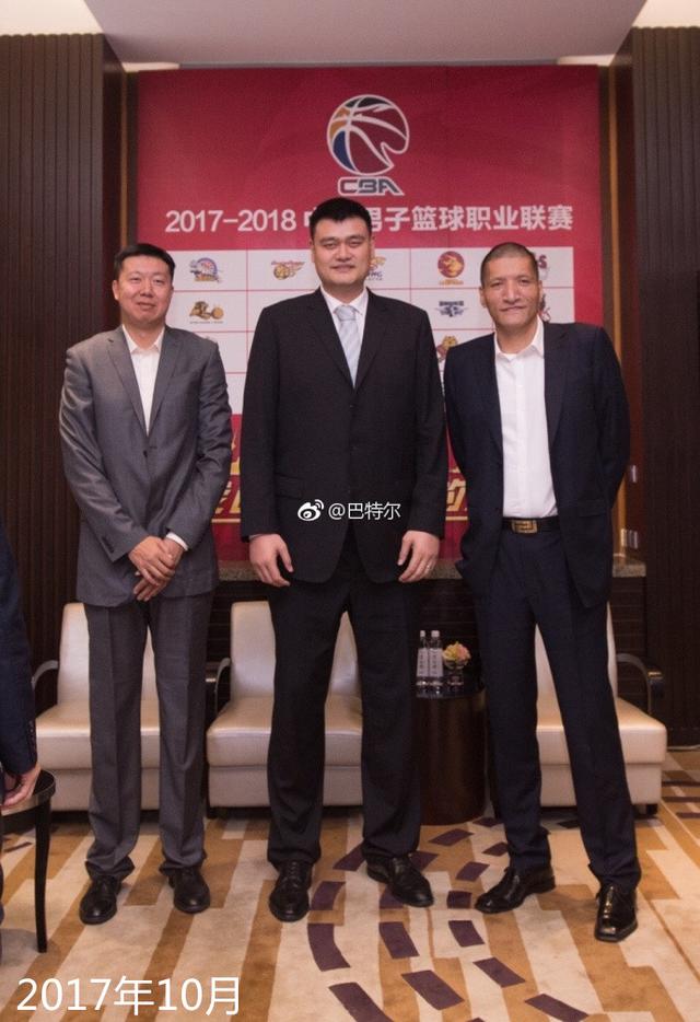 42岁巴特尔与52岁老婆近况他带病工作供养二婚老婆和她的孩子