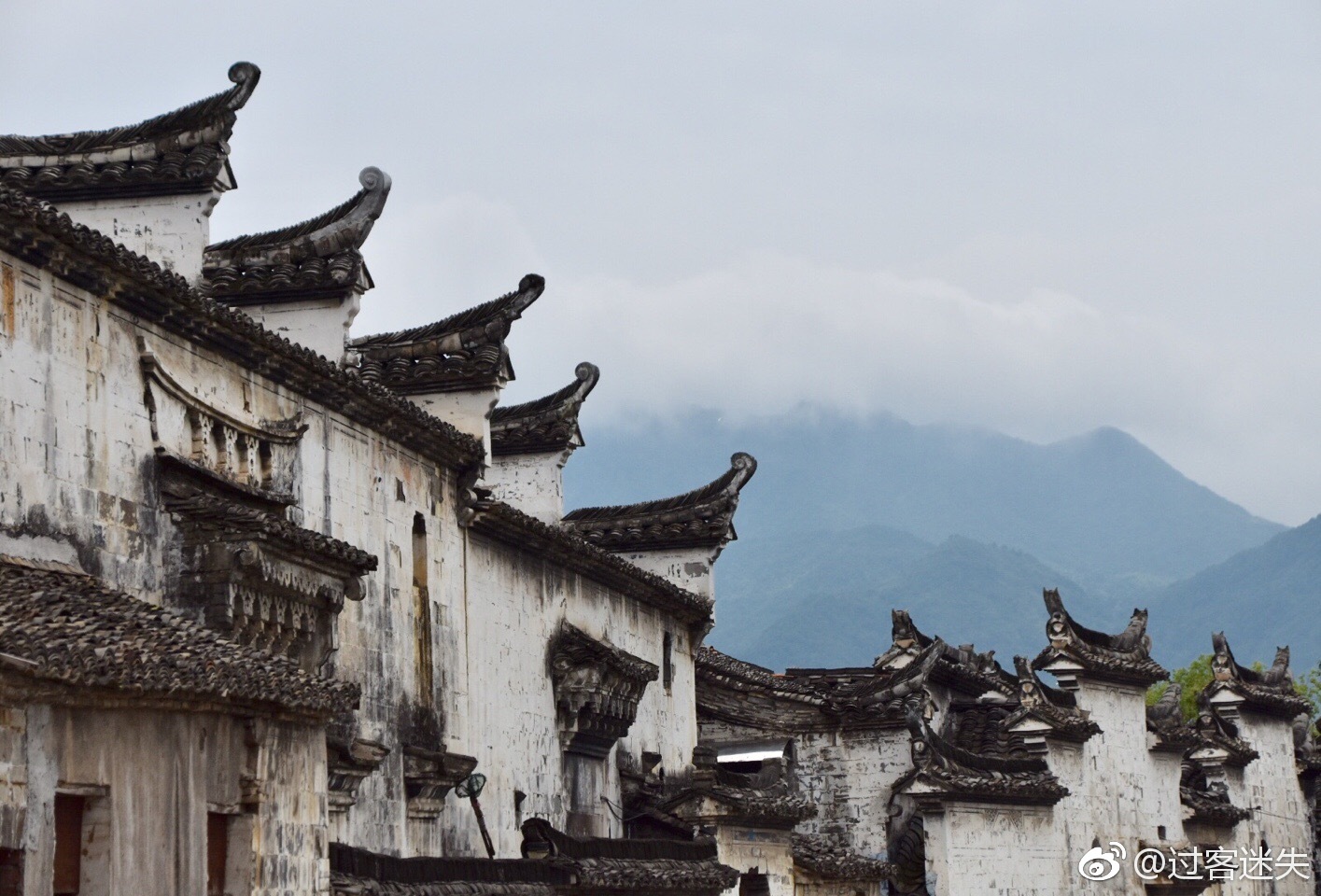 河阳古民居位于浙江省丽水市缙云县新建镇镇西15公里的河阳村