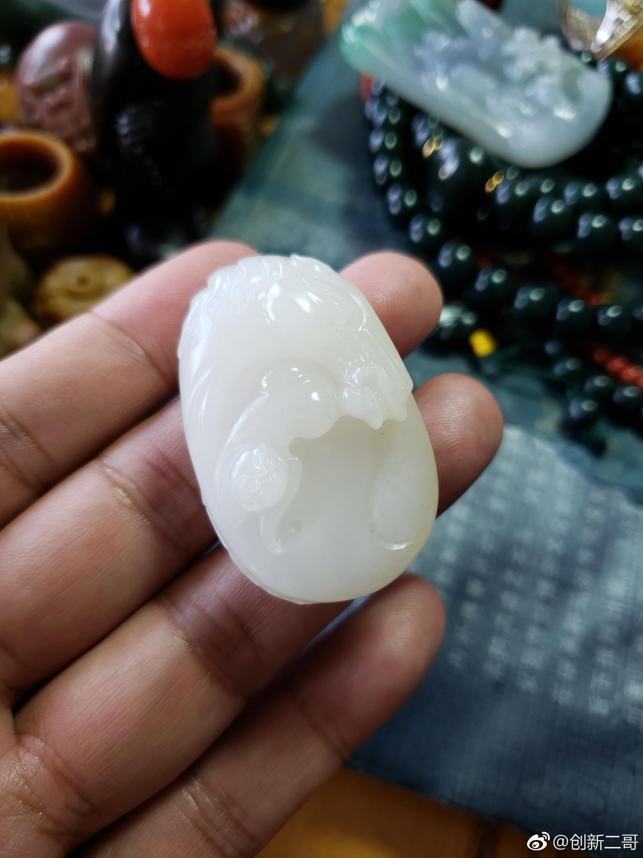 玉髓哥说了,酸洗的,只要说明了,就挺不错的,烤色的玉髓挺好的